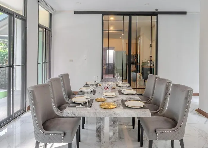 Sukumvit Pool 5br 5-7min-walk To Thonglor Sky Train Apartamento *