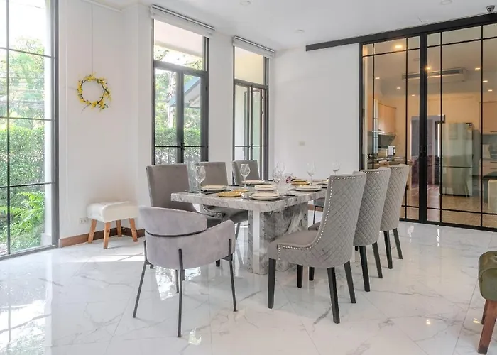 Sukumvit Pool 5br 5-7min-walk To Thonglor Sky Train Bangkok