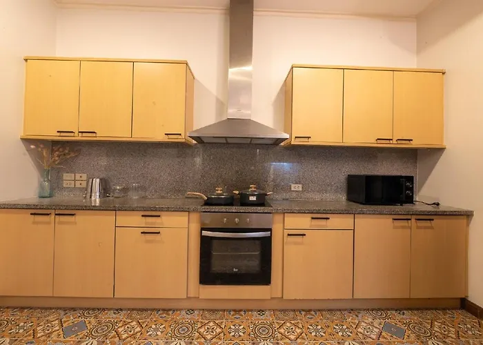 Sukumvit Pool 5br 5-7min-walk To Thonglor Sky Train *