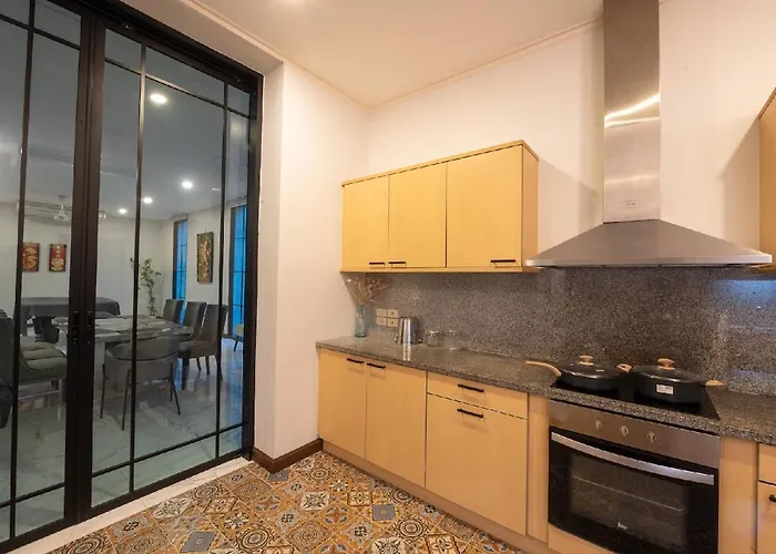 Sukumvit Pool 5br 5-7min-walk To Thonglor Sky Train Apartamento Bangkok