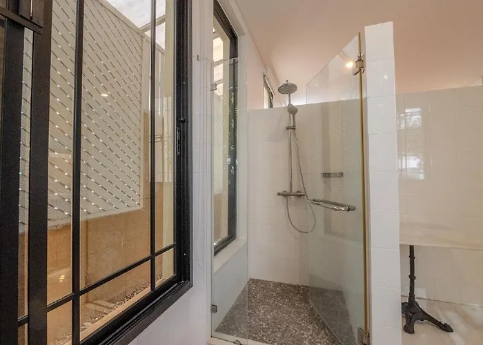 Sukumvit Pool 5br 5-7min-walk To Thonglor Sky Train * Bangkok