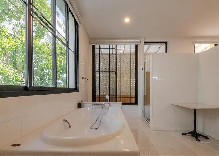 Sukumvit Pool 5br 5-7min-walk To Thonglor Sky Train * Bangkok