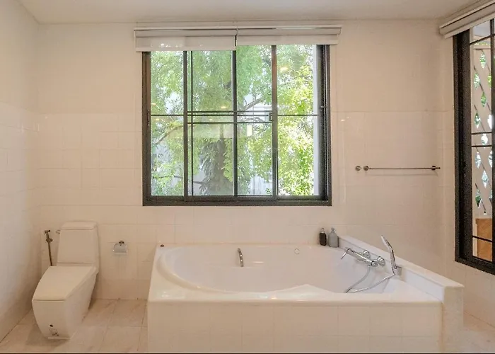 Sukumvit Pool 5br 5-7min-walk To Thonglor Sky Train Apartamento