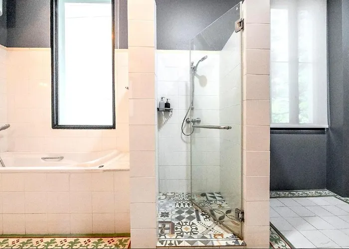 Sukumvit Pool 5br 5-7min-walk To Thonglor Sky Train *