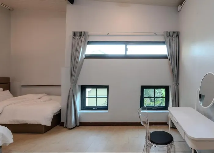 Sukumvit Pool 5br 5-7min-walk To Thonglor Sky Train *