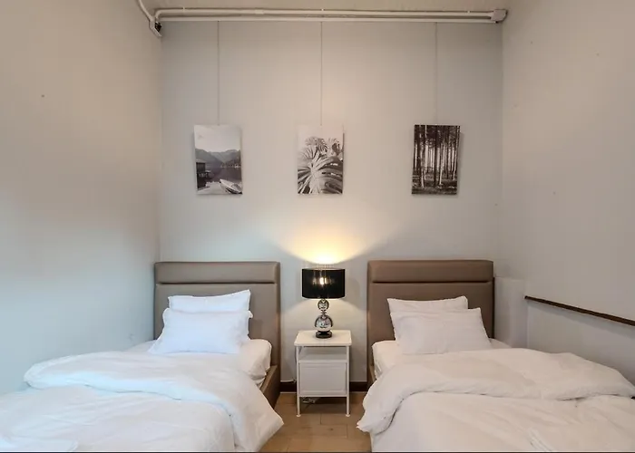 Sukumvit Pool 5br 5-7min-walk To Thonglor Sky Train